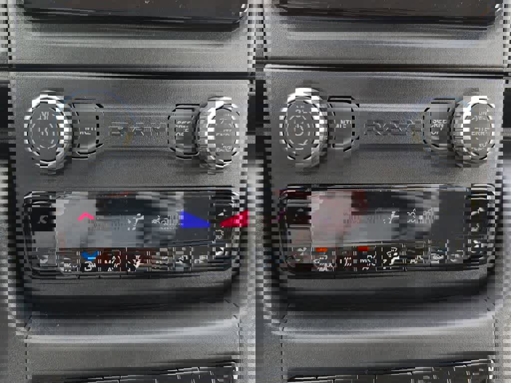 Used 2024 RAM ProMaster 2500 w/ Convenience Group image 26