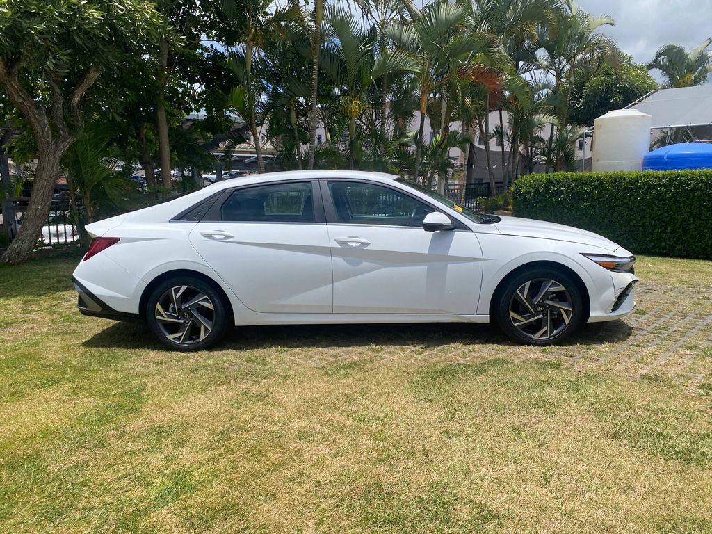 Certified 2024 Hyundai Elantra Limited FWD image 8