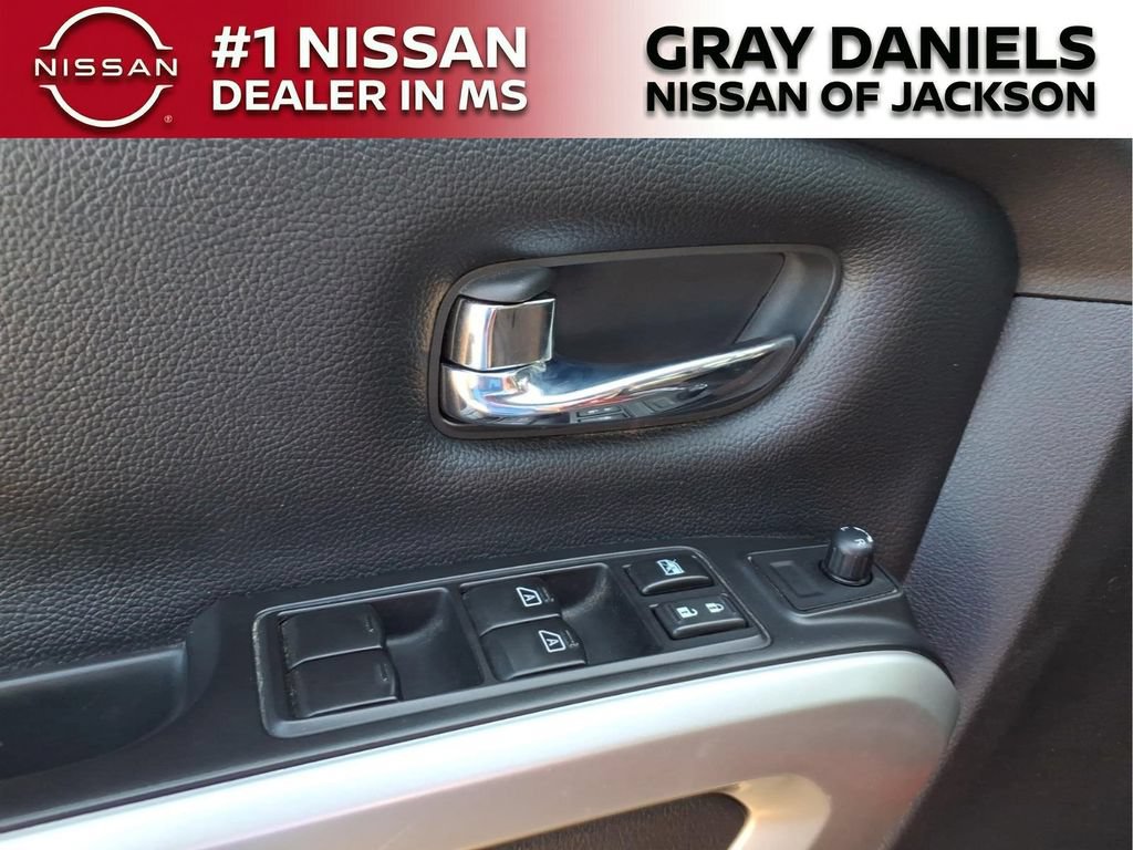 Used 2018 Nissan Titan SV w/ SV Convenience Package AWD/4WD image 12