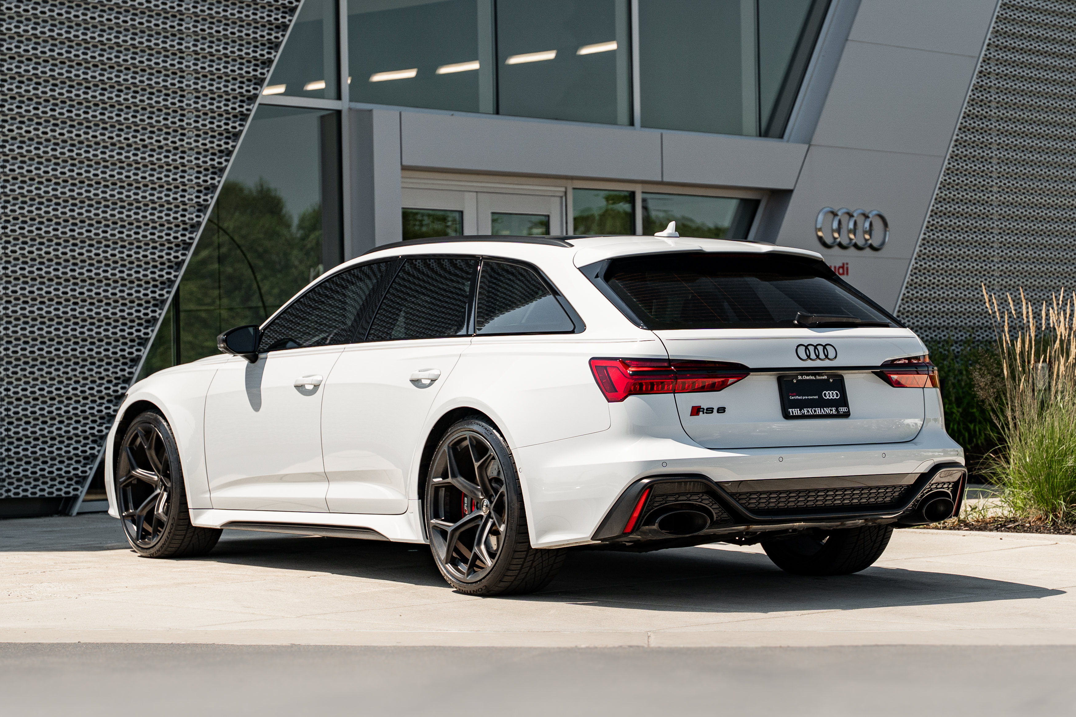 Certified 2025 Audi RS 6 performance AWD/4WD image 5
