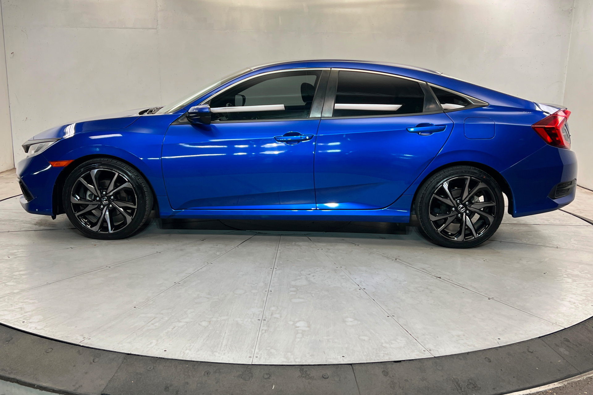 Used 2019 Honda Civic Sport image 2