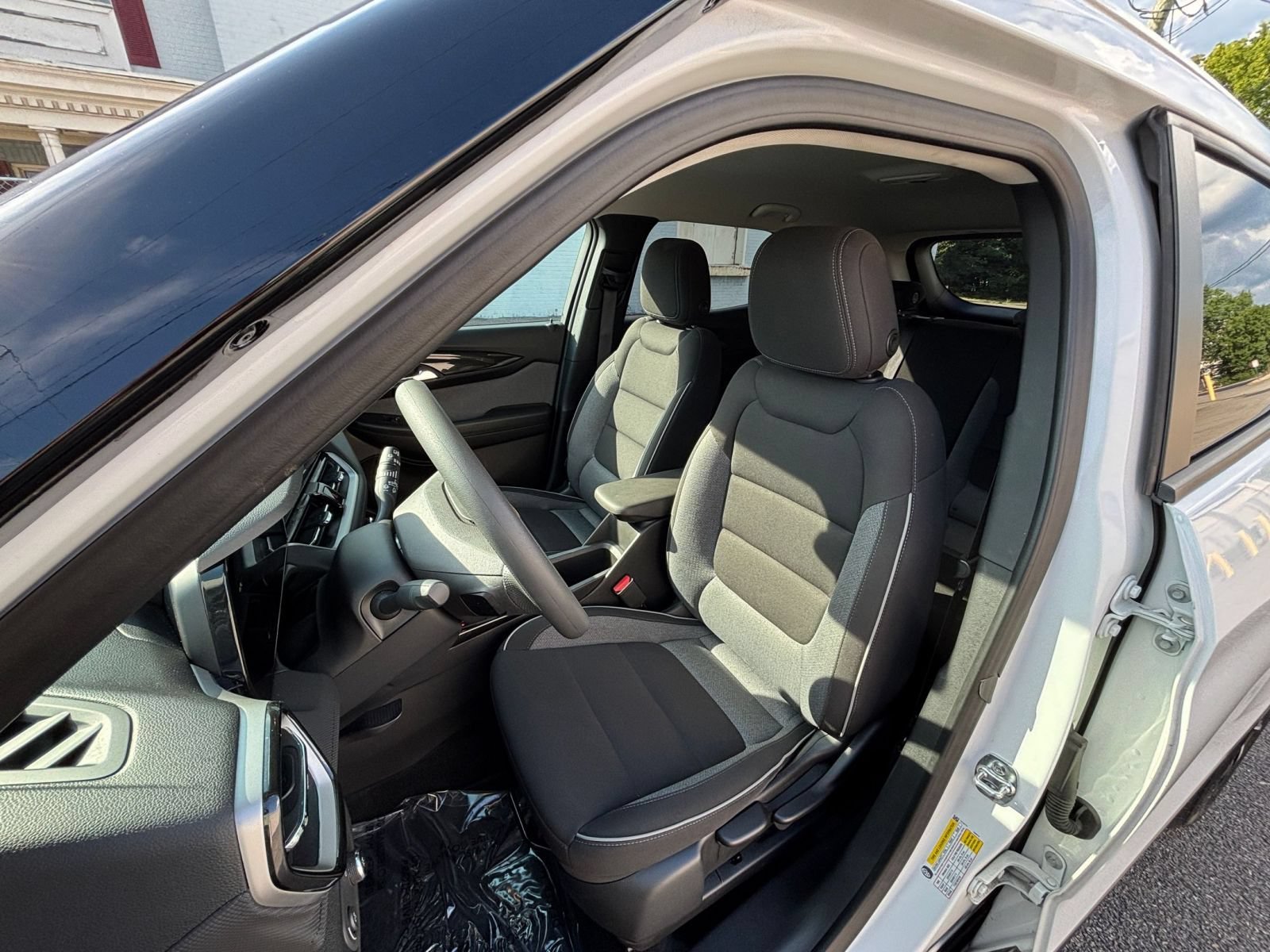 Used 2025 Chevrolet TrailBlazer LT FWD image 30