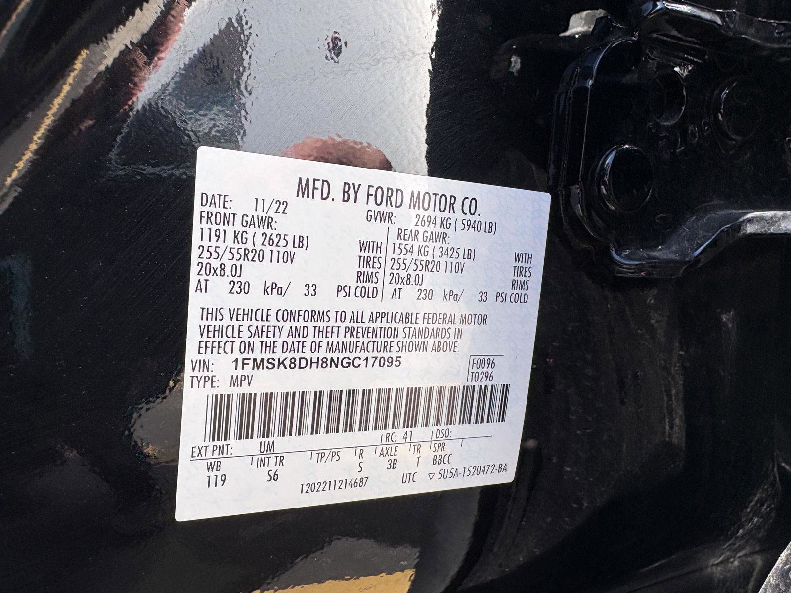 Used 2022 Ford Explorer XLT w/ Equipment Group 202A AWD/4WD image 17