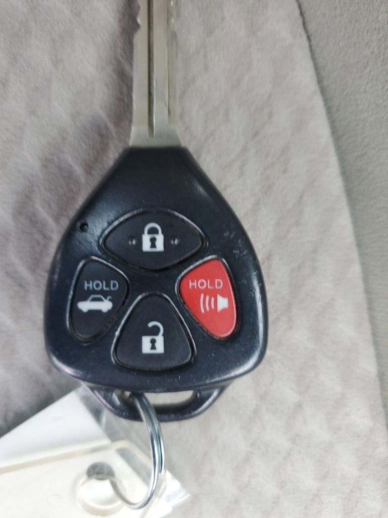 Used 2011 Toyota Camry LE image 30