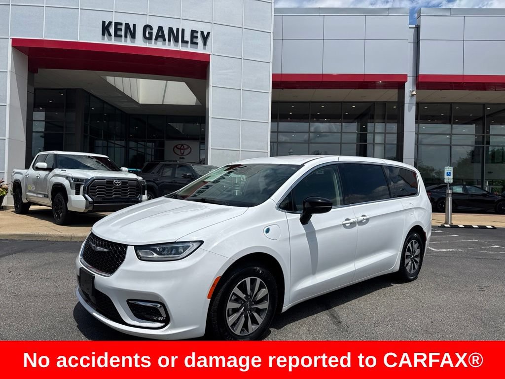 Used 2024 Chrysler Pacifica Limited FWD image 1
