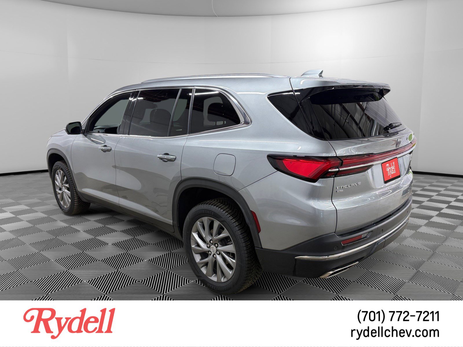 Used 2025 Buick Enclave Preferred image 3