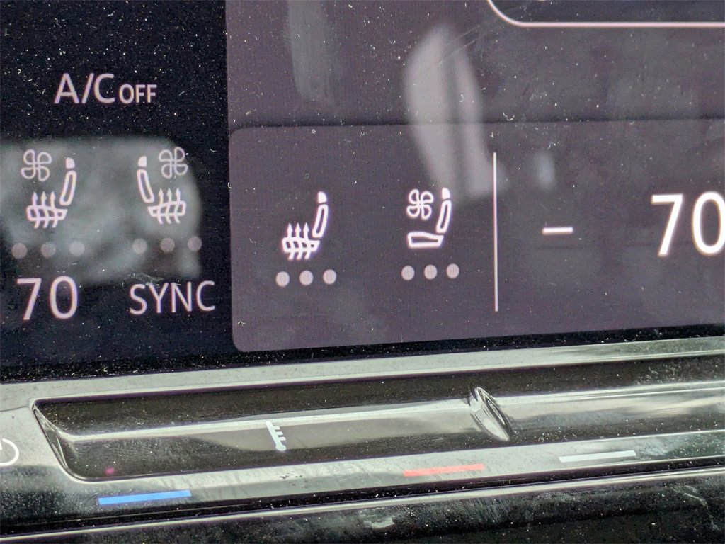 Used 2024 Volkswagen Atlas Peak Edition SE image 24