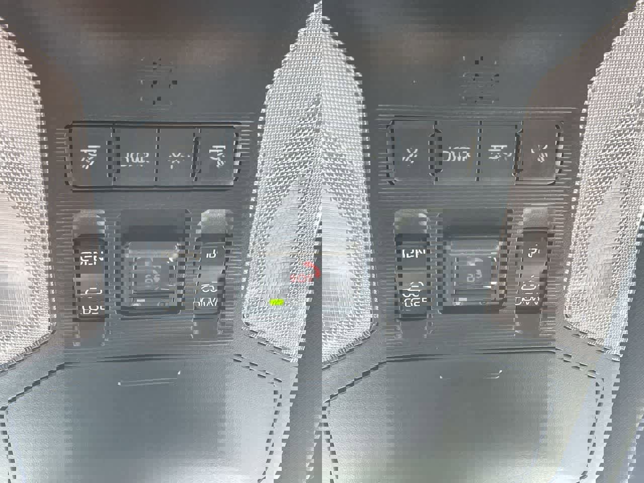 Used 2023 Toyota RAV4 SE image 32