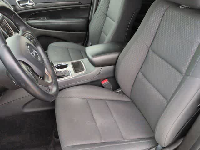 Used 2019 Jeep Grand Cherokee Laredo AWD/4WD image 16