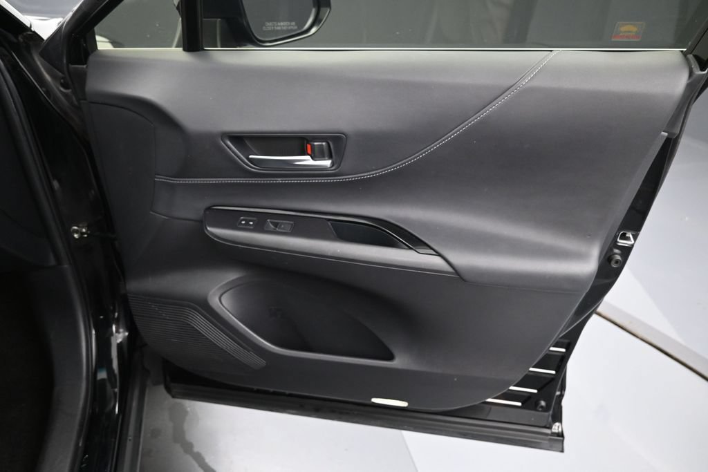 Certified 2021 Toyota Venza LE w/ Carpet Mat Package (TMS) AWD/4WD image 34
