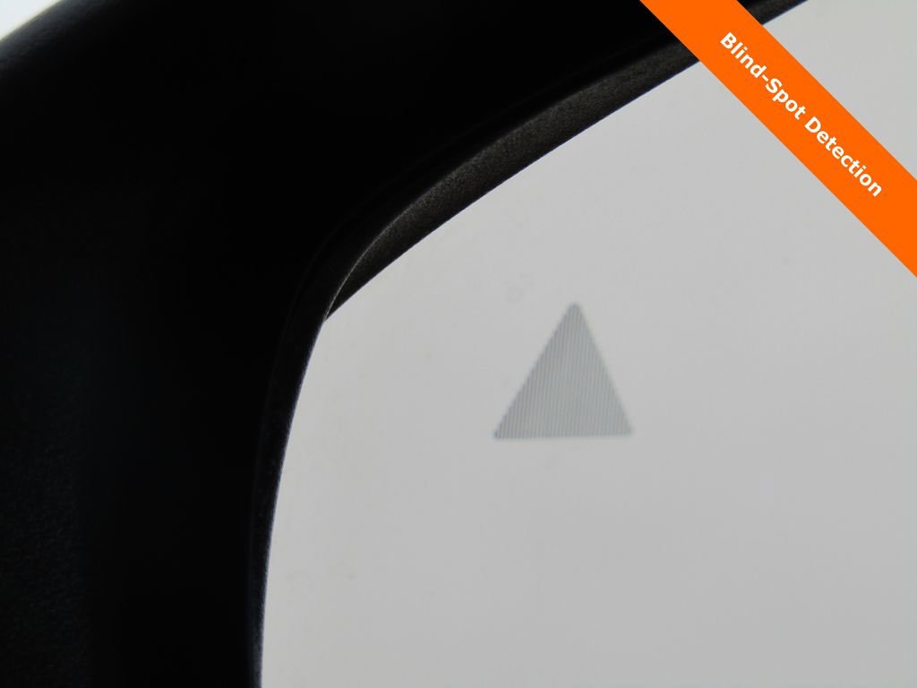 Used 2023 Chrysler Pacifica Touring-L image 8