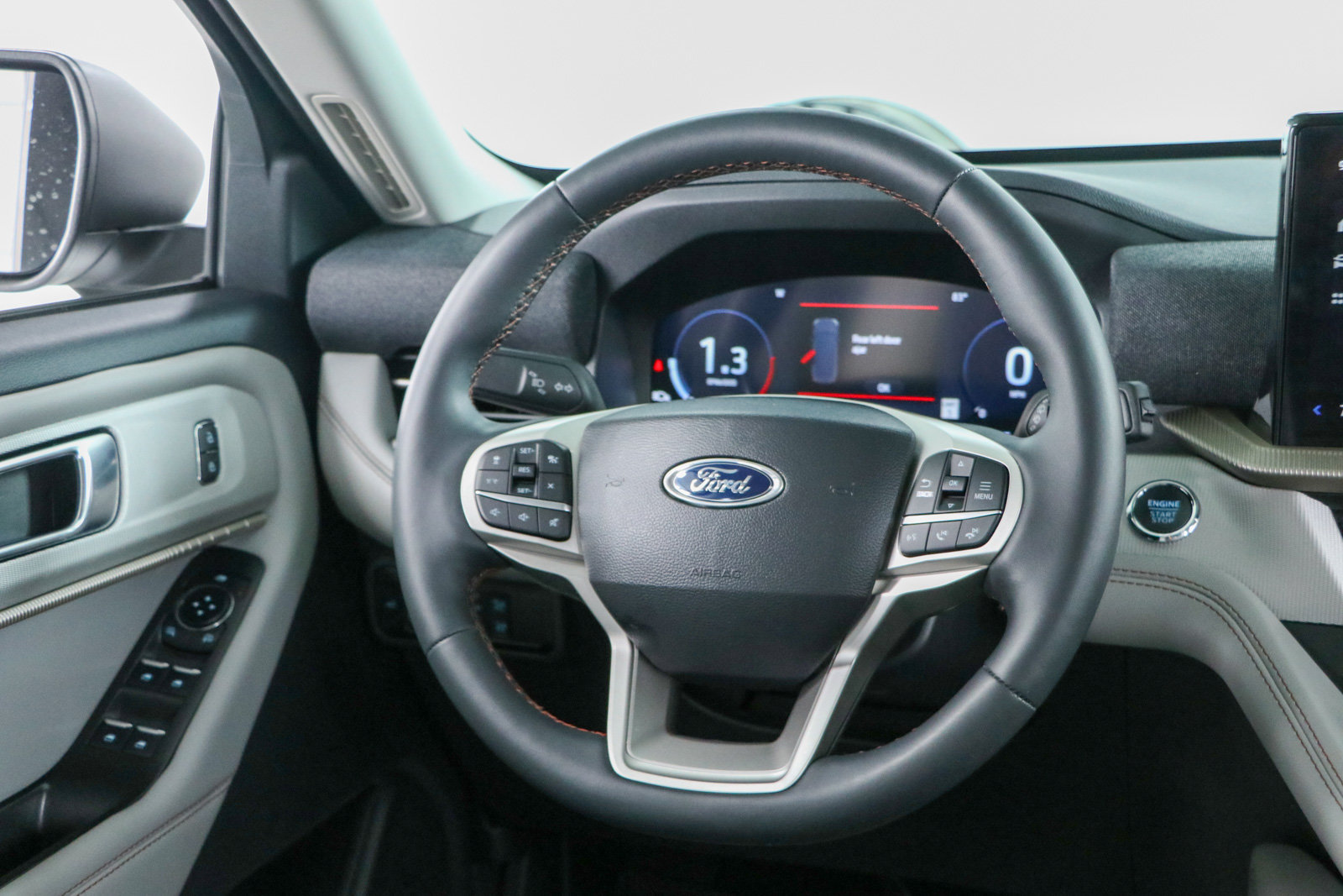 Used 2025 Ford Explorer Active w/ Active Comfort Package AWD/4WD image 12