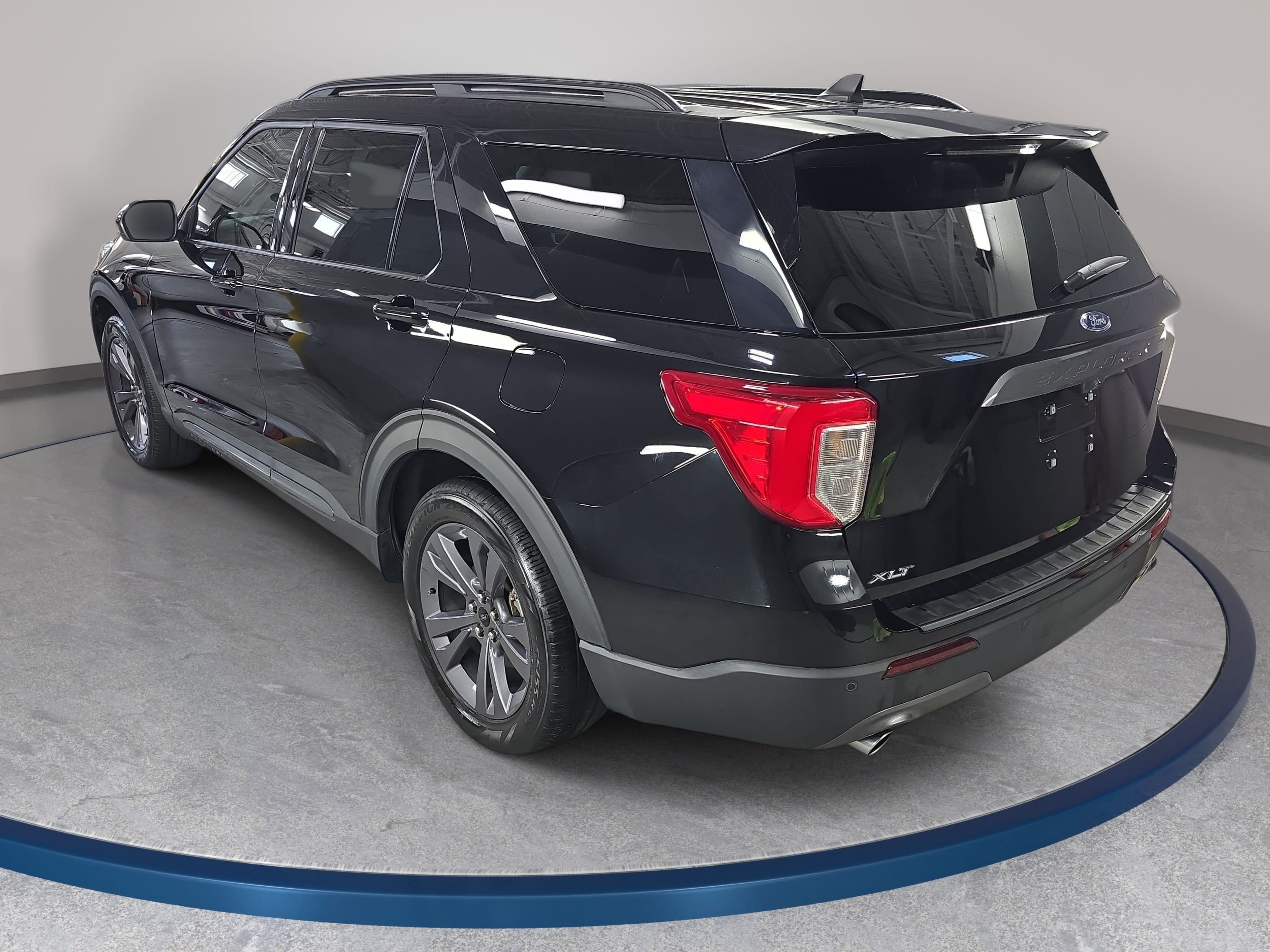 Used 2023 Ford Explorer XLT w/ Equipment Group 202A RWD image 7
