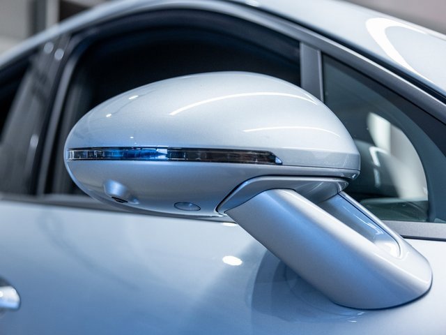 Certified 2025 Porsche Macan image 14