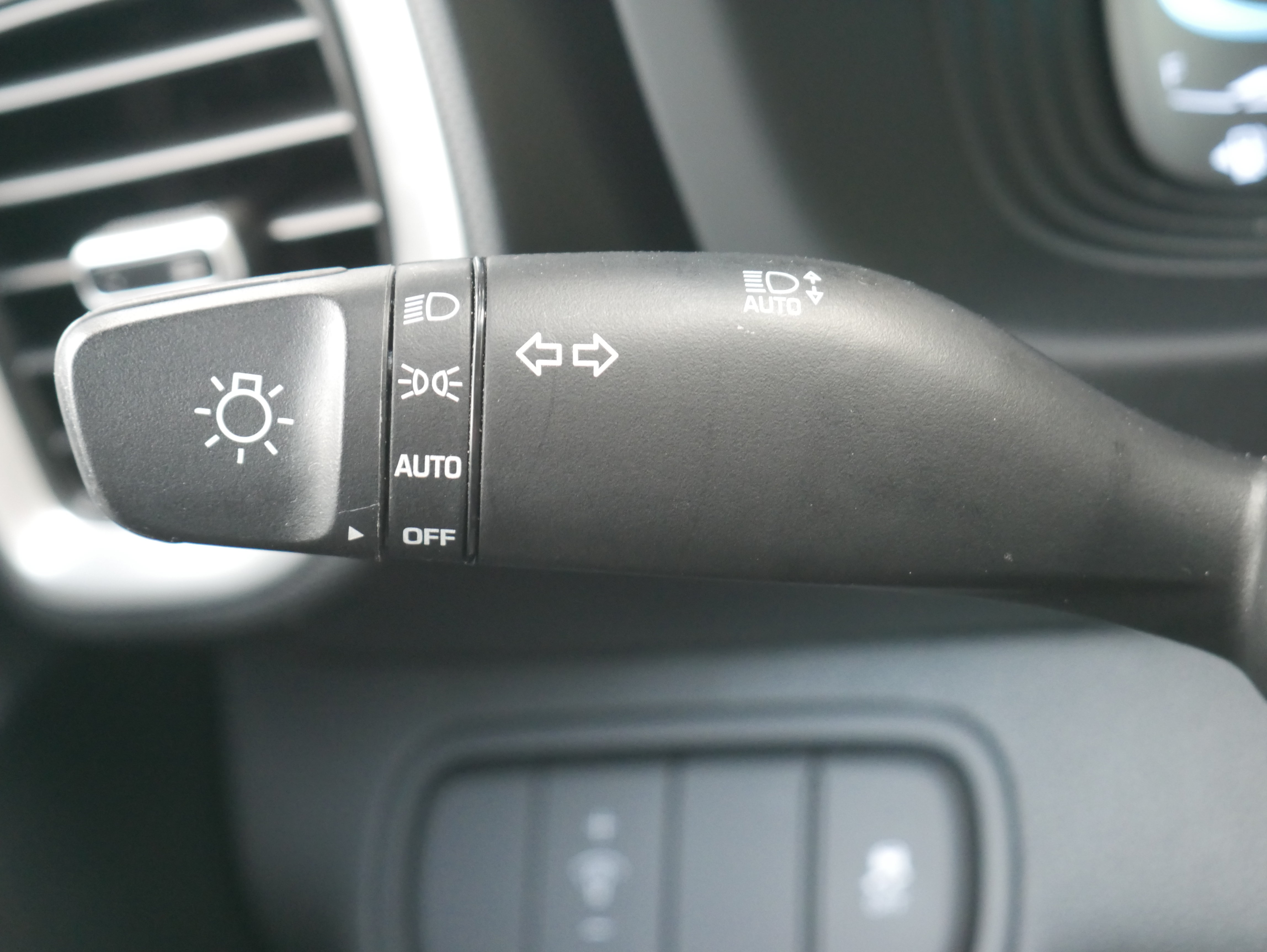 Used 2025 Hyundai Venue SEL FWD image 27