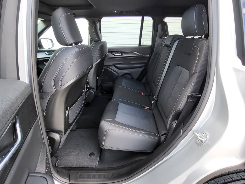 New 2025 Jeep Grand Cherokee Laredo w/ Luxury Tech Group I AWD/4WD image 24