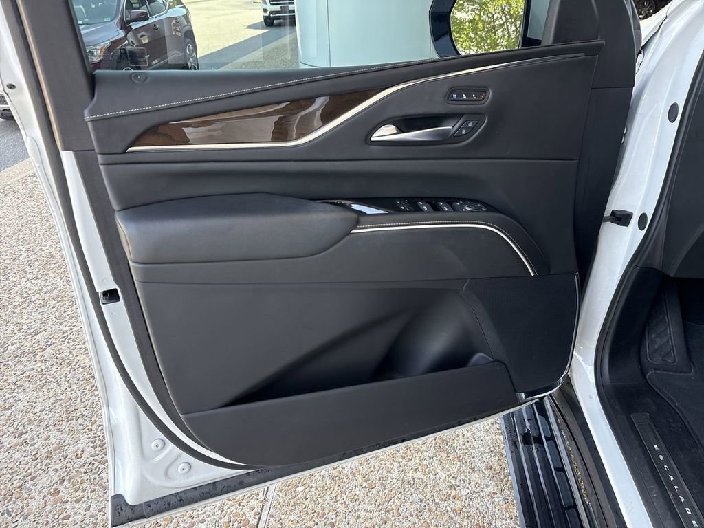 Certified 2024 Cadillac Escalade Premium Luxury Platinum w/ Heavy-Duty Trailer Package AWD/4WD image 23