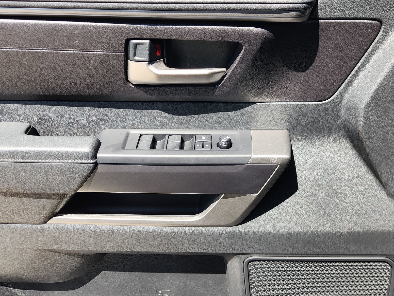 Used 2025 Toyota Tundra SR5 AWD/4WD image 25