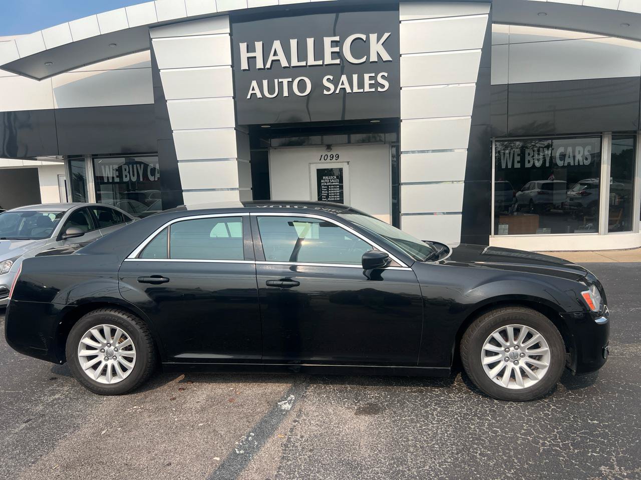 Used 2013 Chrysler 300 Touring RWD image 1