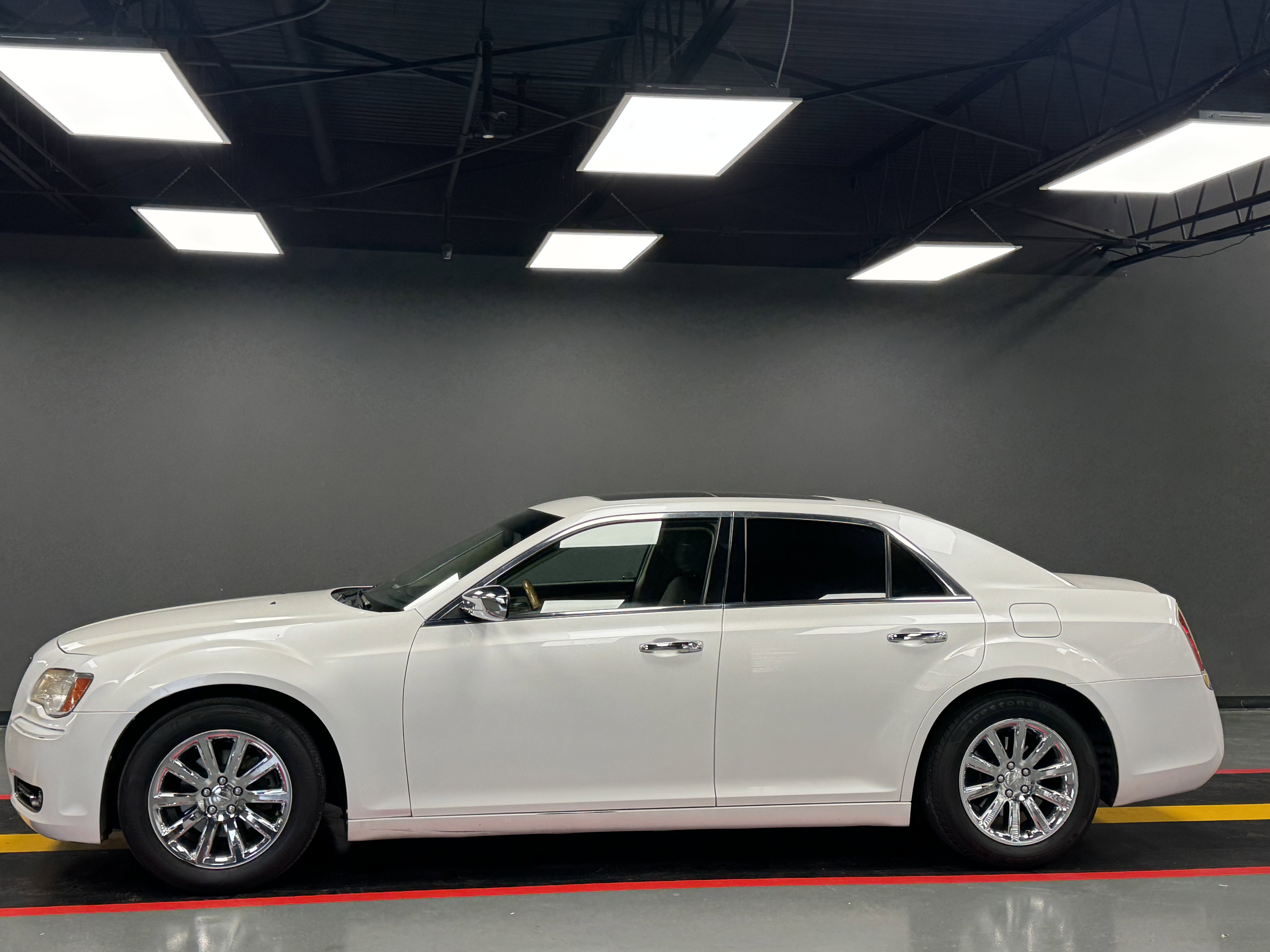 Used 2013 Chrysler 300 C image 3