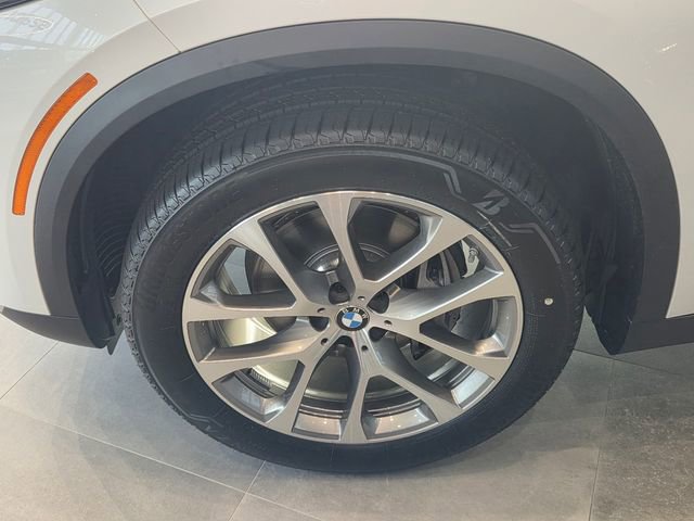 New 2026 BMW X5 xDrive40i w/ Premium Package image 12