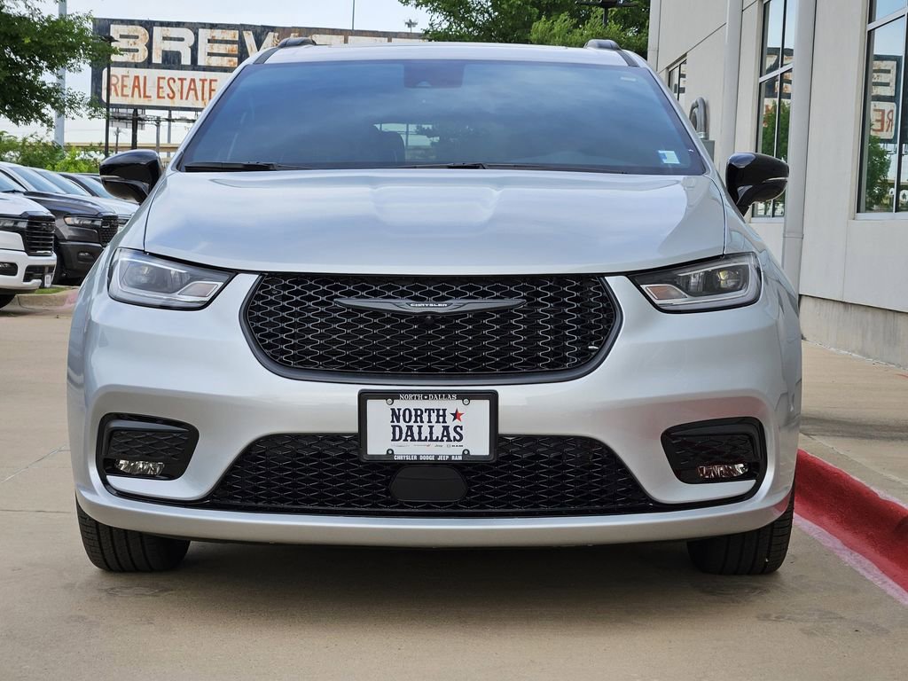 New 2026 Chrysler Pacifica Limited FWD image 5