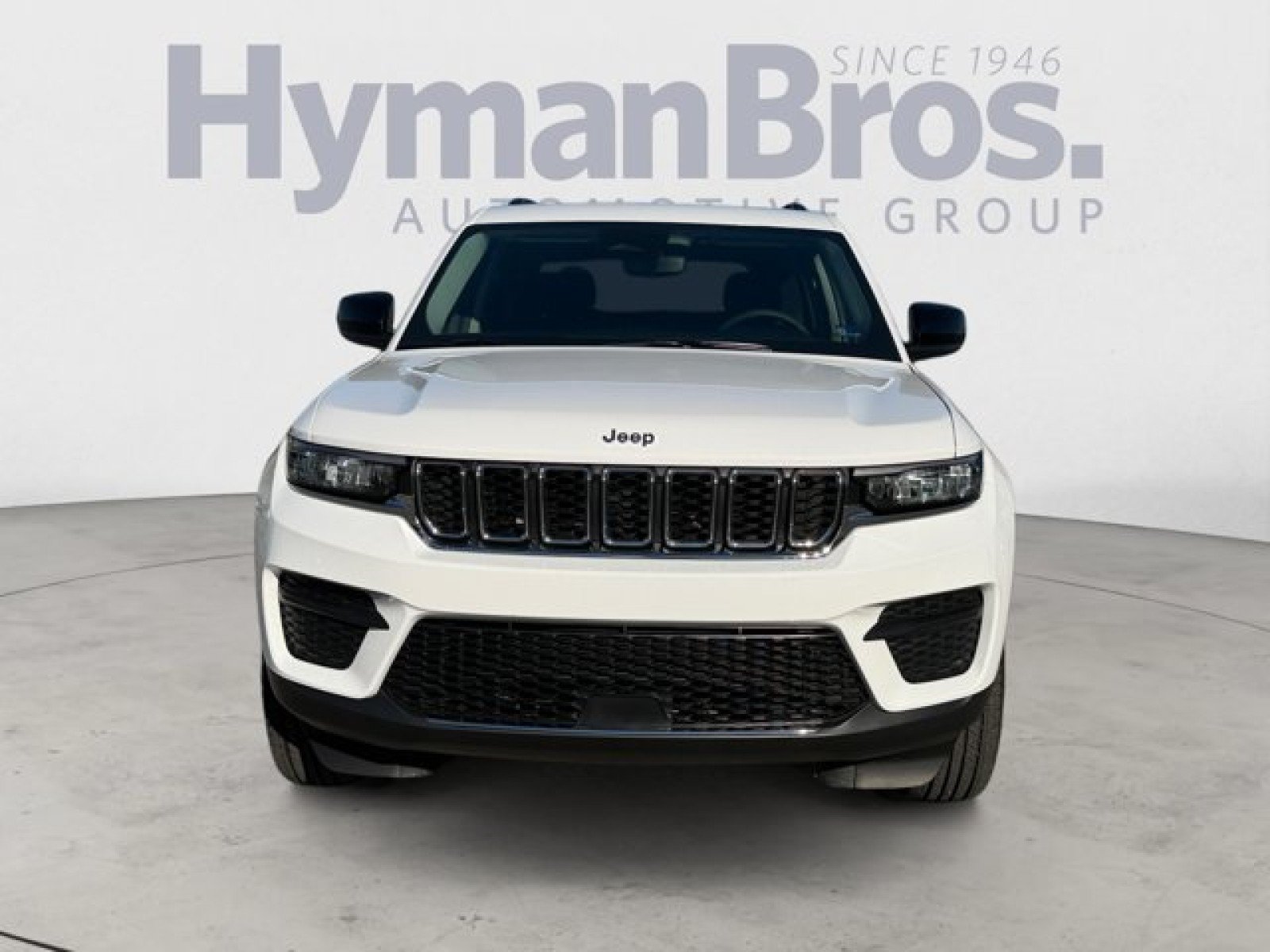 Used 2023 Jeep Grand Cherokee Laredo w/ Luxury Tech Group I RWD image 8
