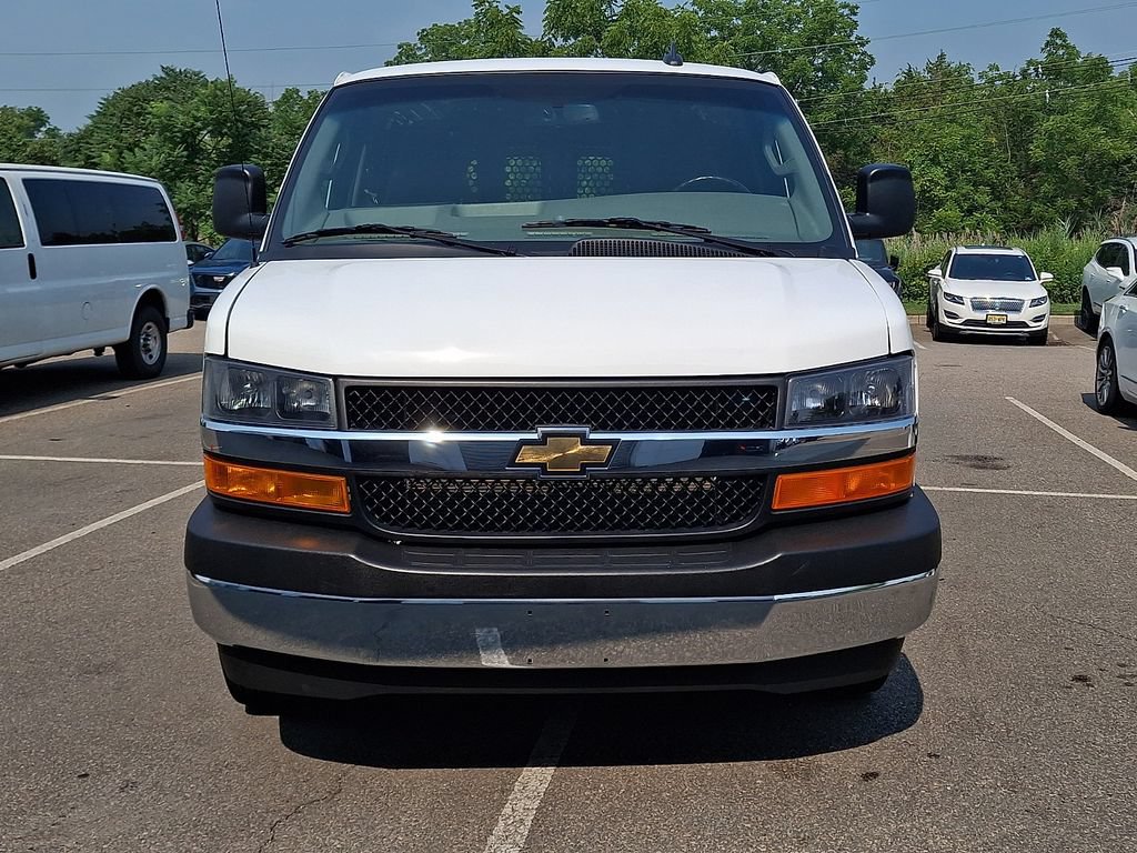 Used 2024 Chevrolet Express 2500 w/ Driver Convenience Package RWD image 5