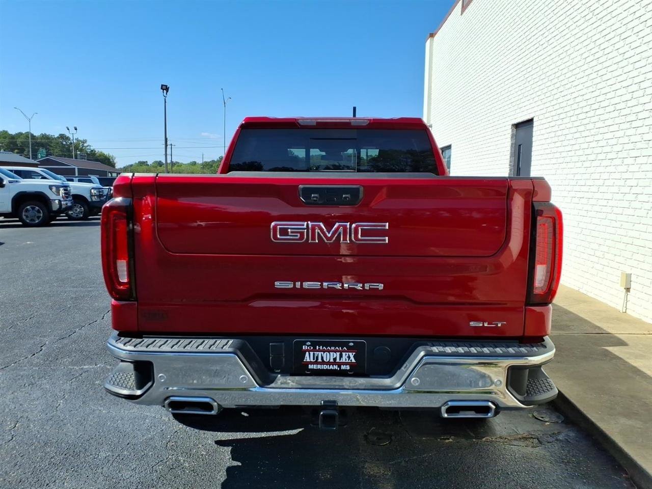 Used 2026 GMC Sierra 1500 SLT AWD/4WD image 4