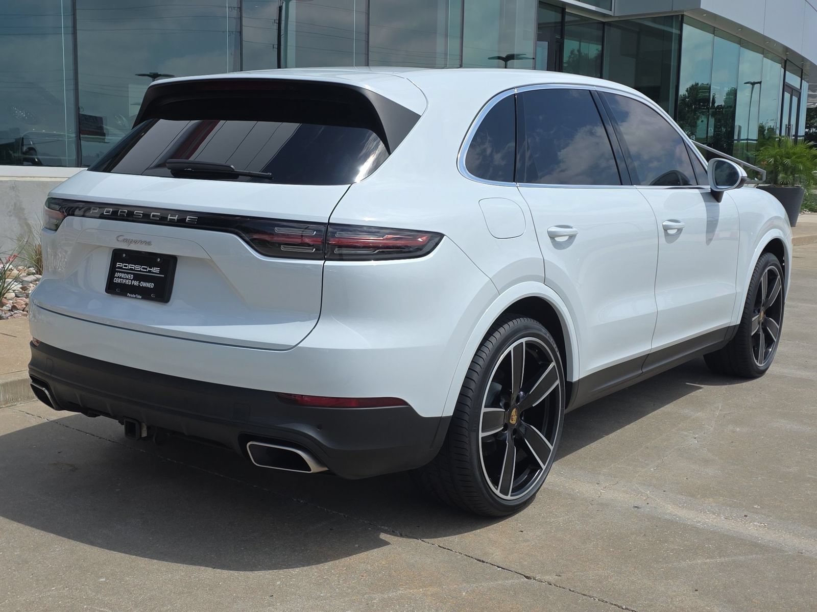 Certified 2023 Porsche Cayenne w/ Premium Package AWD/4WD image 7