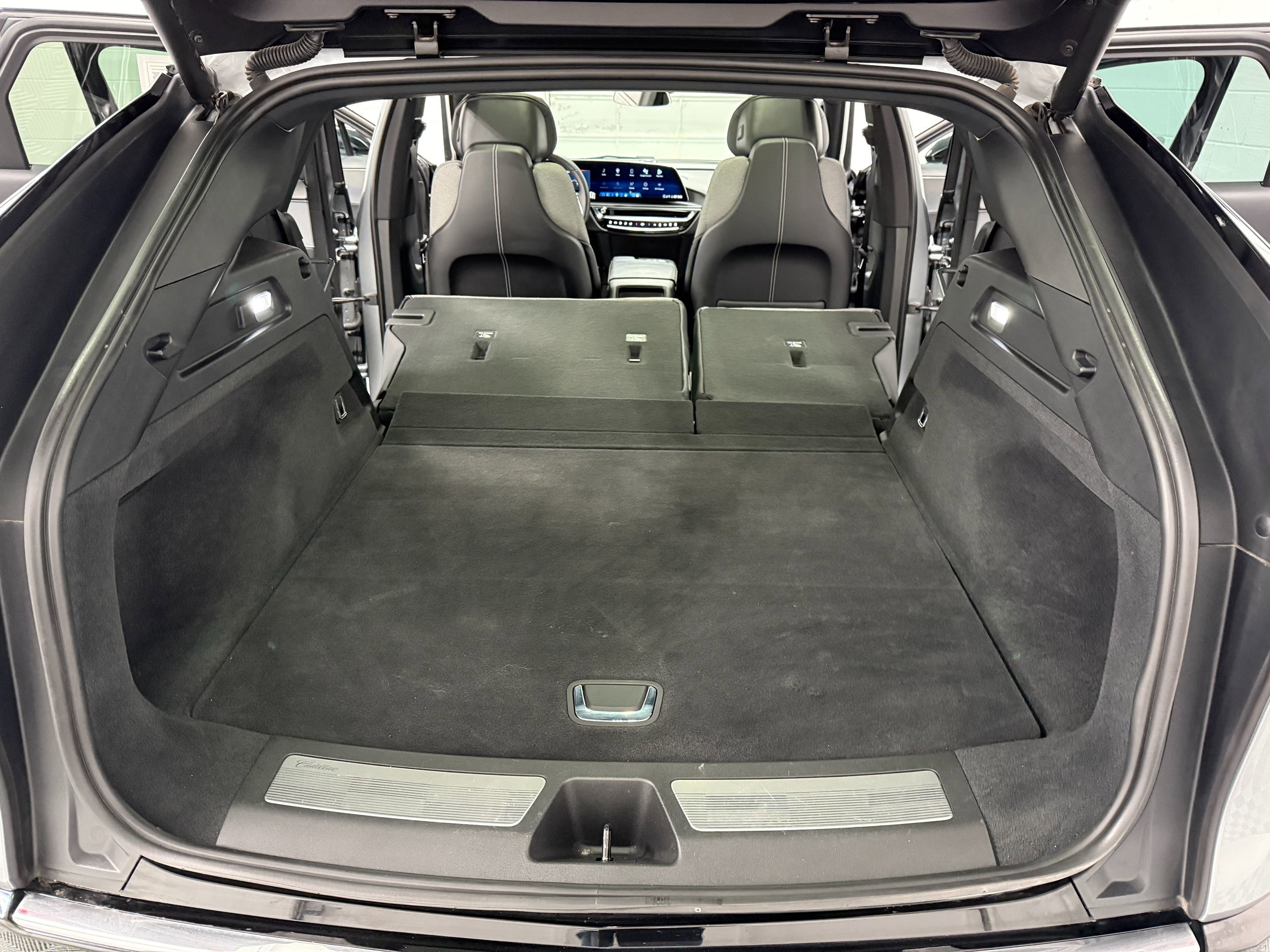 Used 2024 Cadillac Lyriq Tech RWD image 32