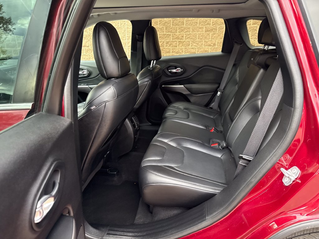 Used 2021 Jeep Cherokee Limited AWD/4WD image 21