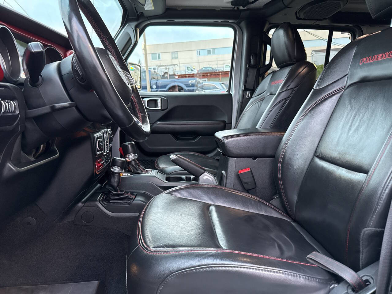 Used 2018 Jeep Wrangler Unlimited Rubicon w/ Uconnect 4C Nav & Sound Group image 28