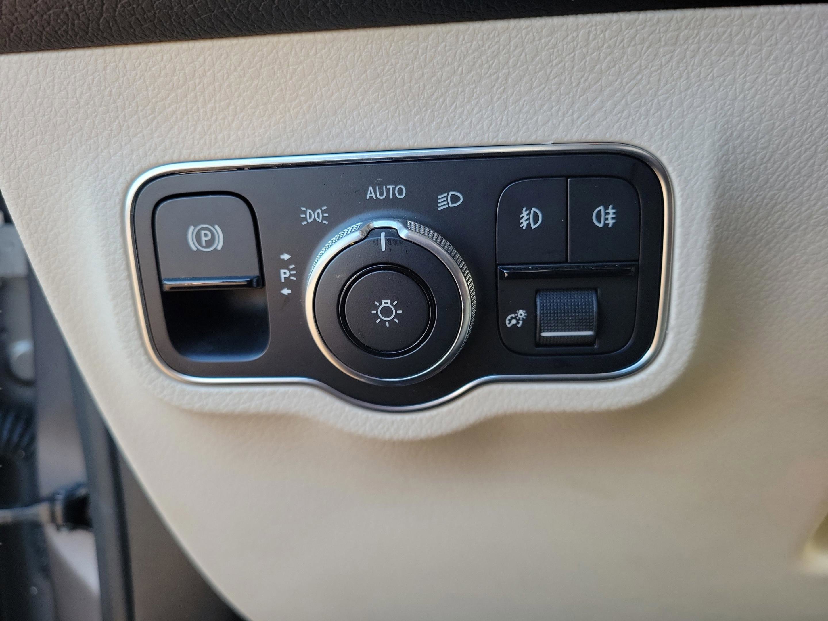 Used 2021 Mercedes-Benz GLB 250 image 24