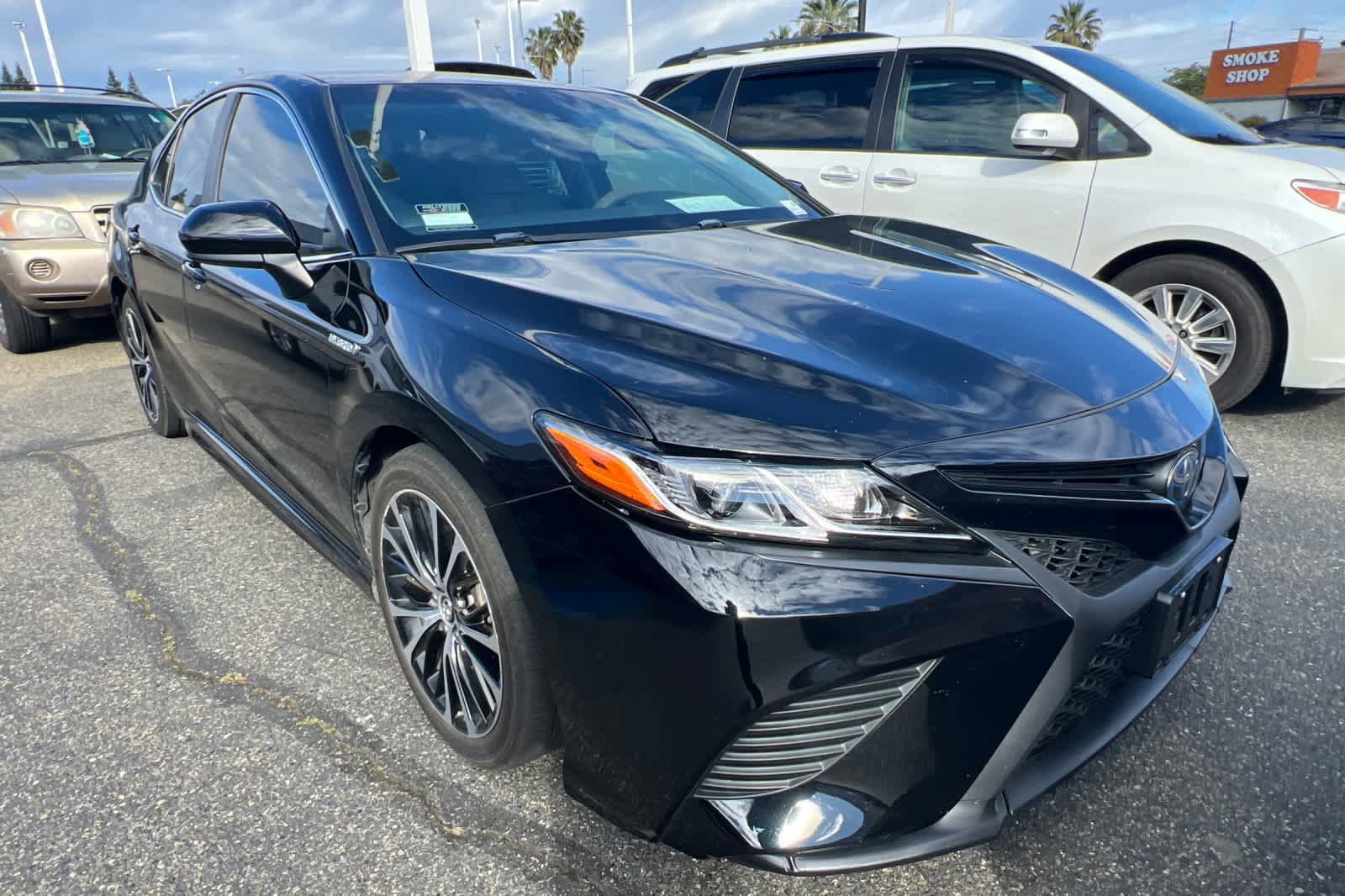 Used 2018 Toyota Camry SE FWD image 3
