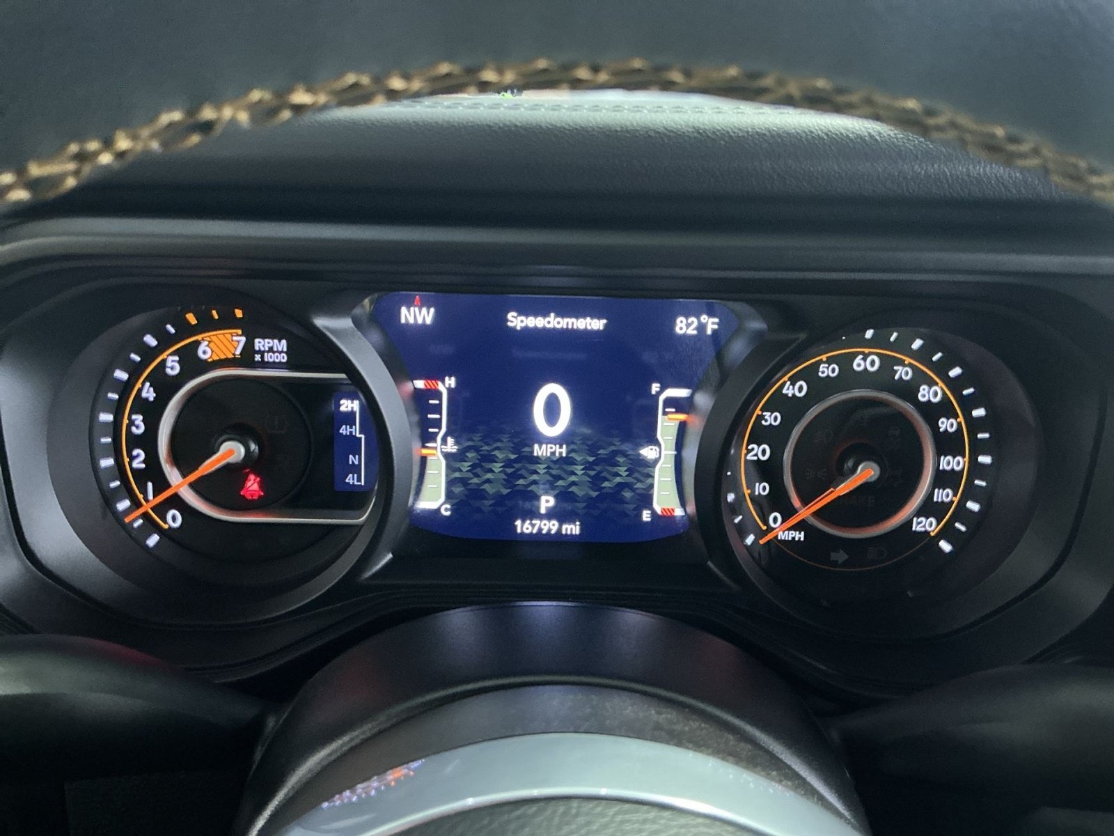 Used 2024 Jeep Wrangler Unlimited Sahara w/ Technology Group AWD/4WD image 18