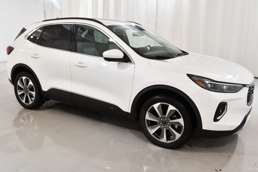 Used 2023 Ford Escape Platinum image 5