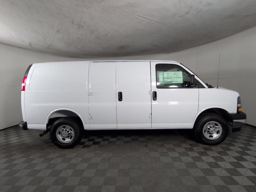 New 2026 Chevrolet Express 2500 w/ Driver Convenience Package RWD image 4