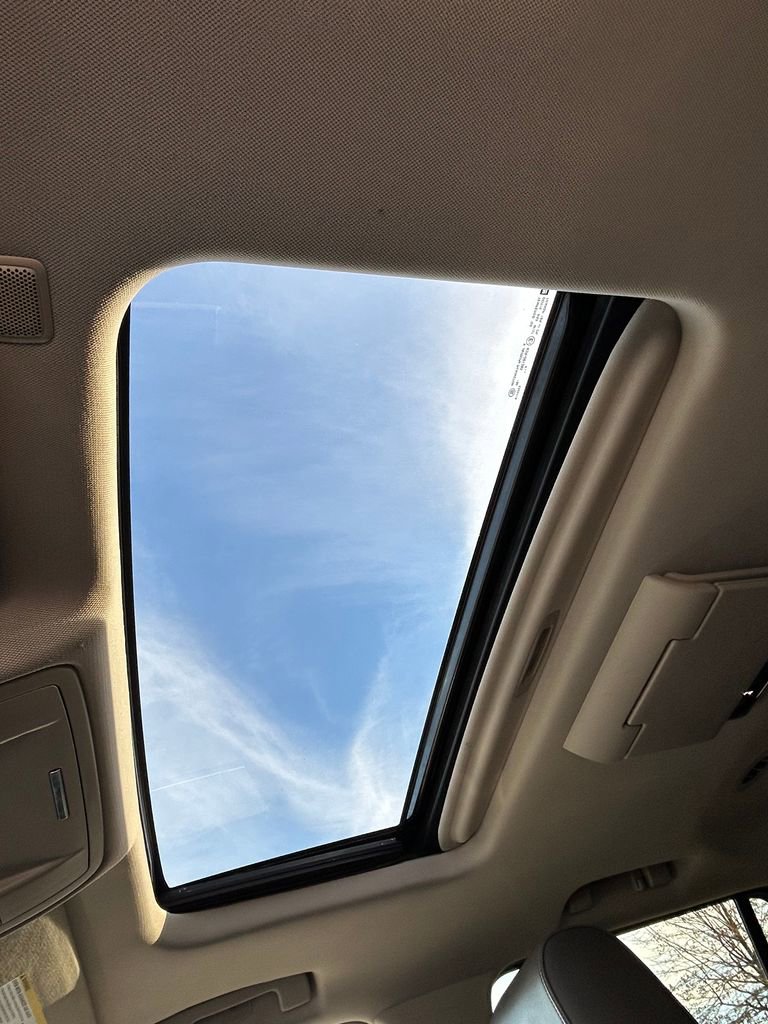 Used 2015 GMC Yukon Denali w/ Premium Package image 11