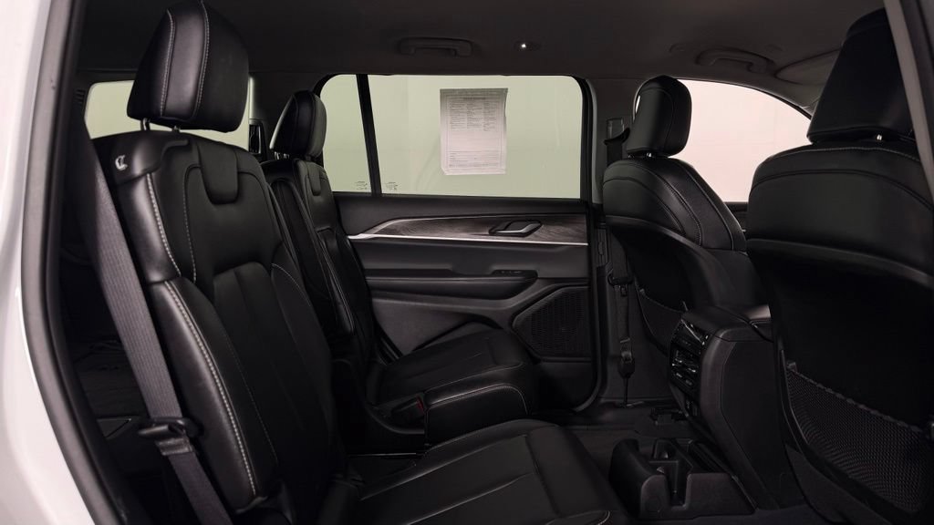 Used 2023 Jeep Grand Cherokee L Limited AWD/4WD image 32