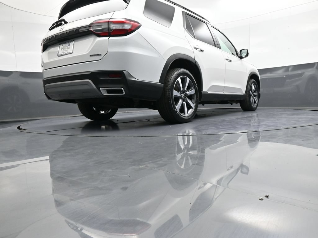 Certified 2024 Honda Pilot Touring image 34
