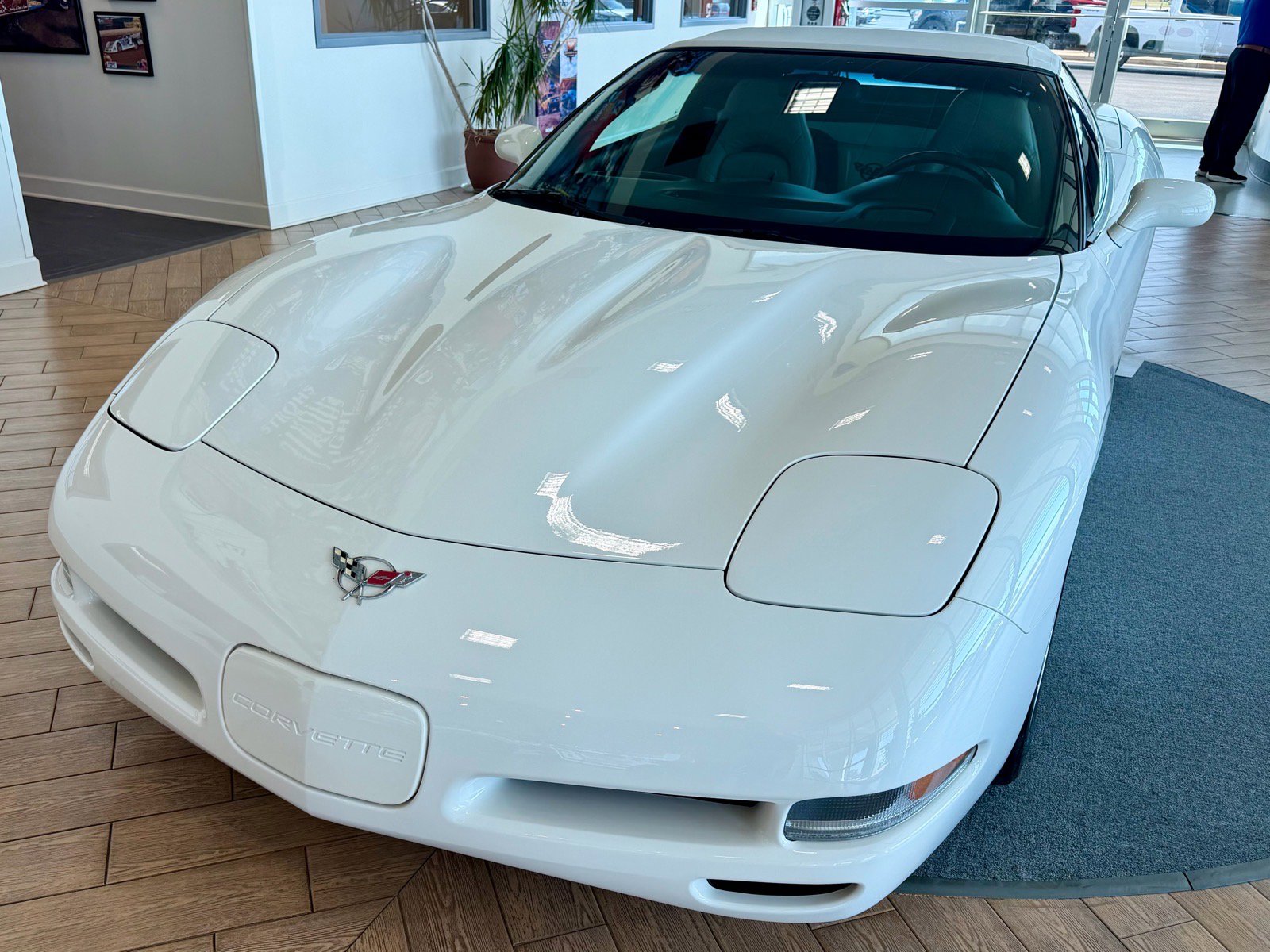 Used 2001 Chevrolet Corvette Convertible w/ Preferred Equipment Group2 image 3