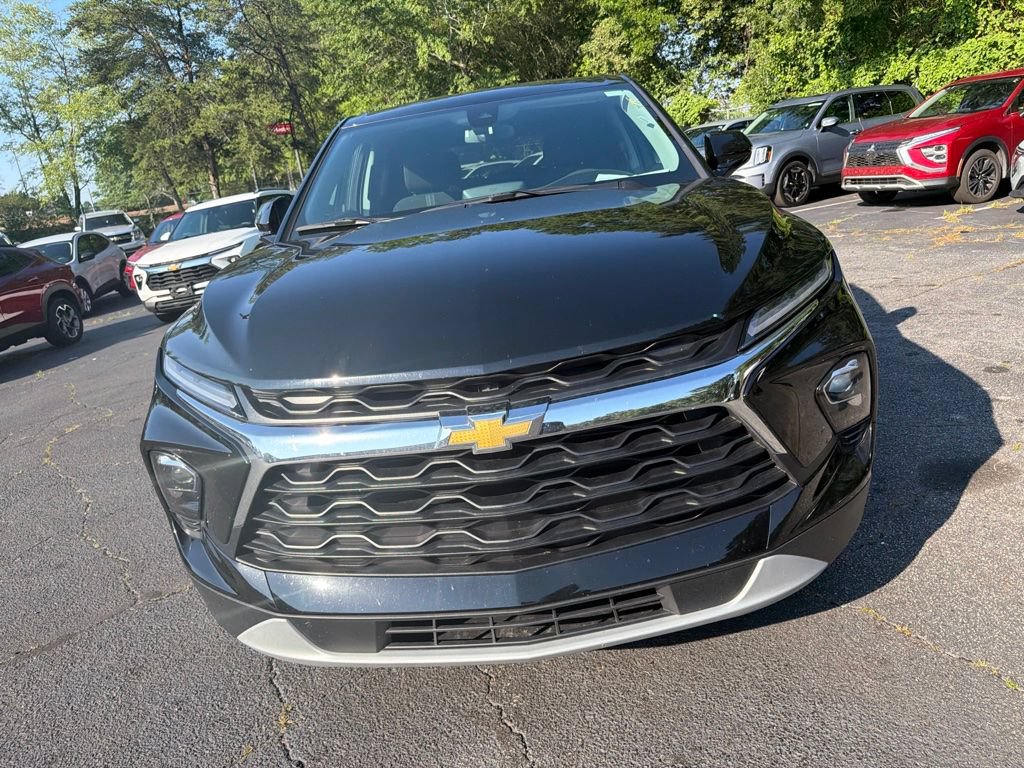 Used 2025 Chevrolet Blazer LT FWD image 2