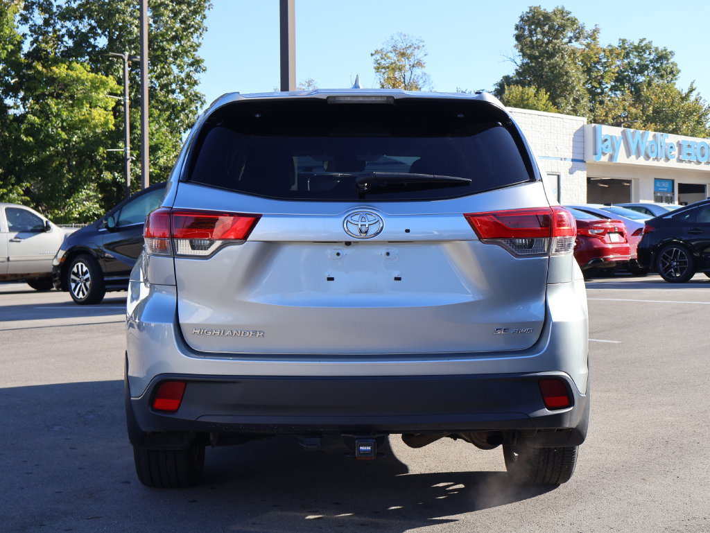 Used 2017 Toyota Highlander SE AWD/4WD image 6