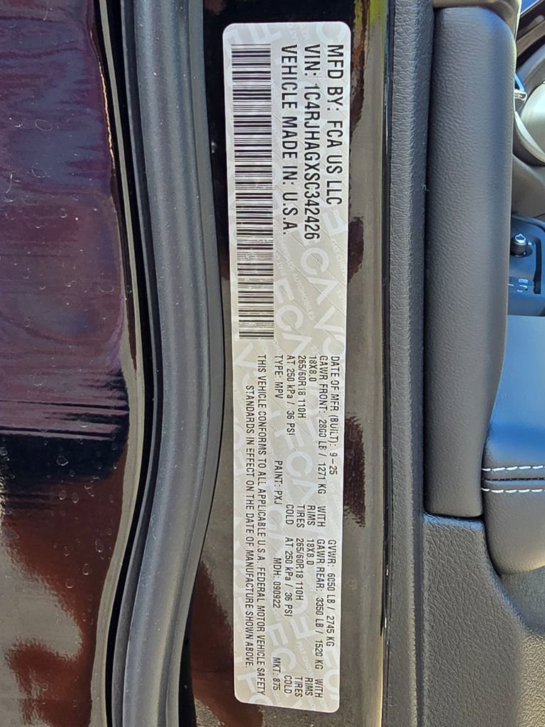 Used 2025 Jeep Grand Cherokee Altitude image 32