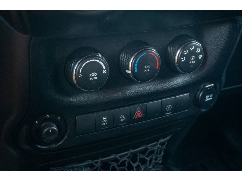 Used 2014 Jeep Wrangler Unlimited Sahara w/ Max Tow Package image 23