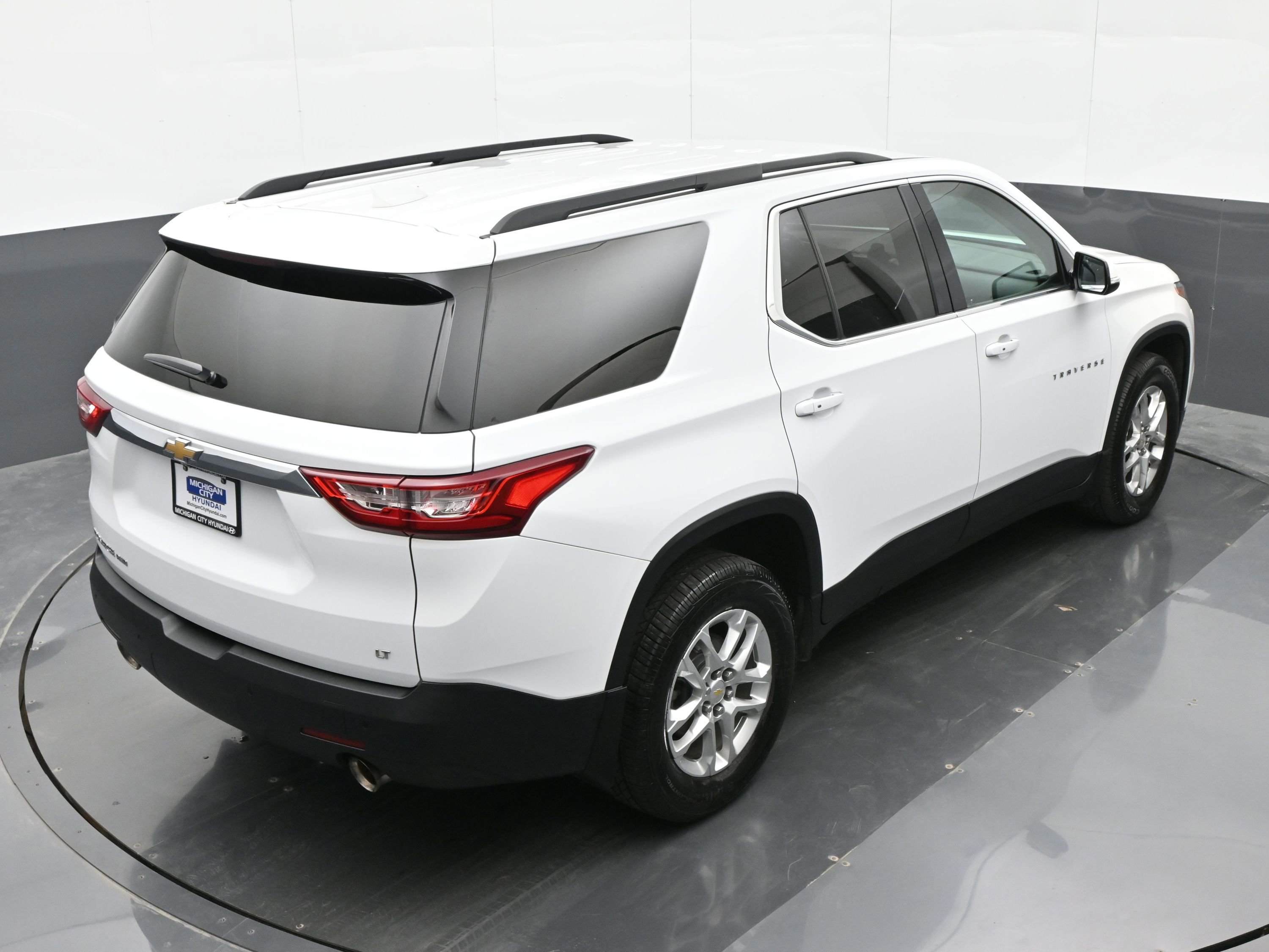 Used 2020 Chevrolet Traverse LT w/ Driver Confidence II Package AWD/4WD image 32