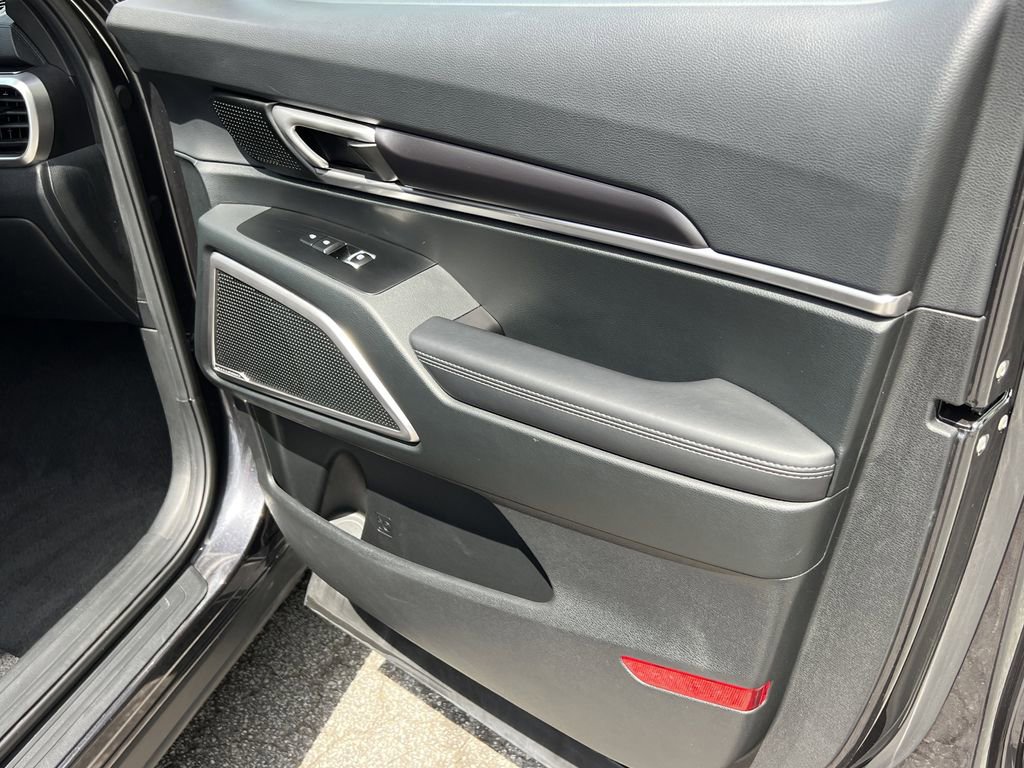 Used 2025 Kia Telluride S FWD image 12