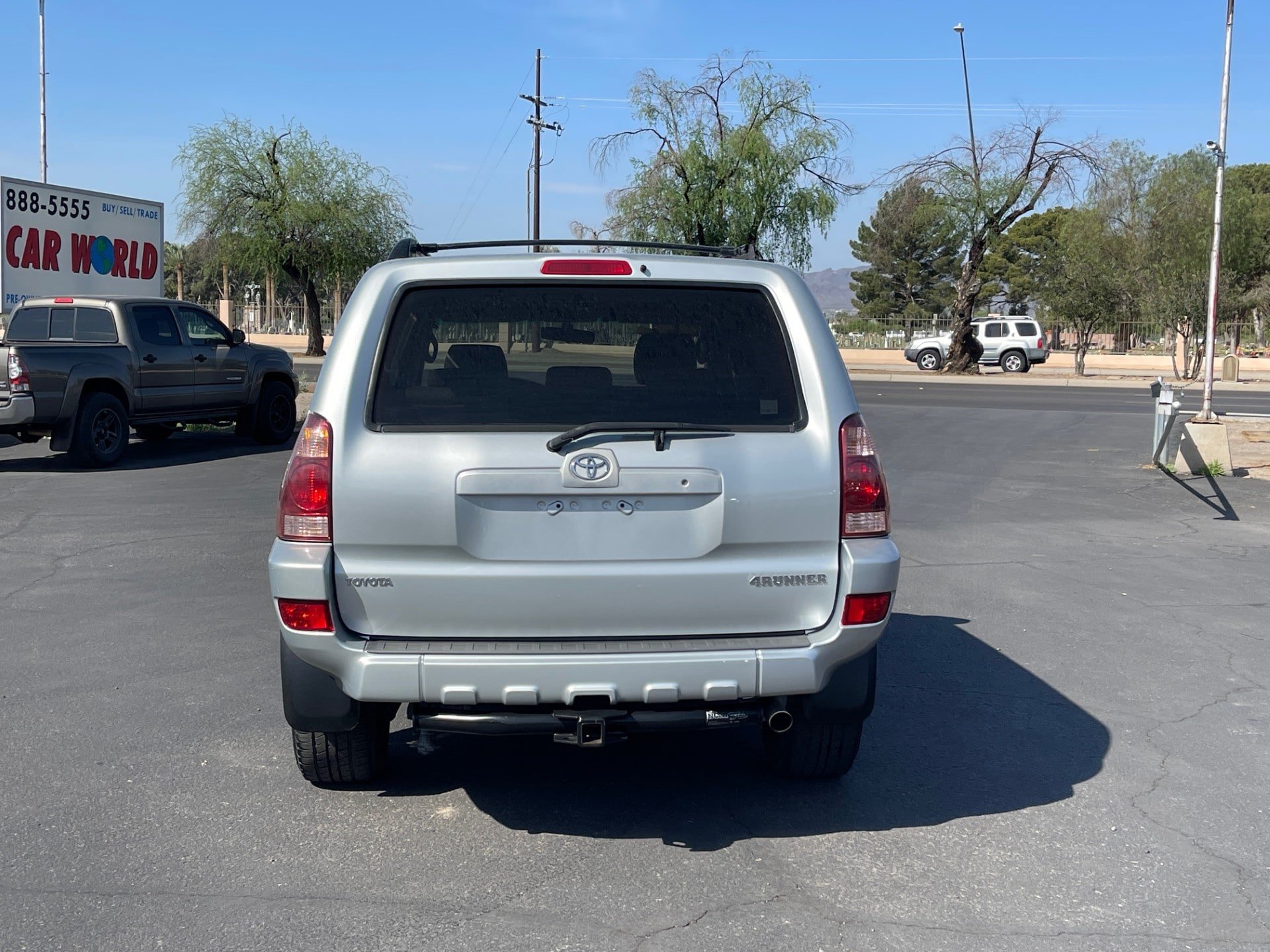 Used 2004 Toyota 4Runner SR5 AWD/4WD image 4