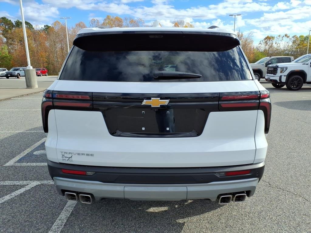 New 2026 Chevrolet Traverse LT w/ Driver Confidence Package image 4
